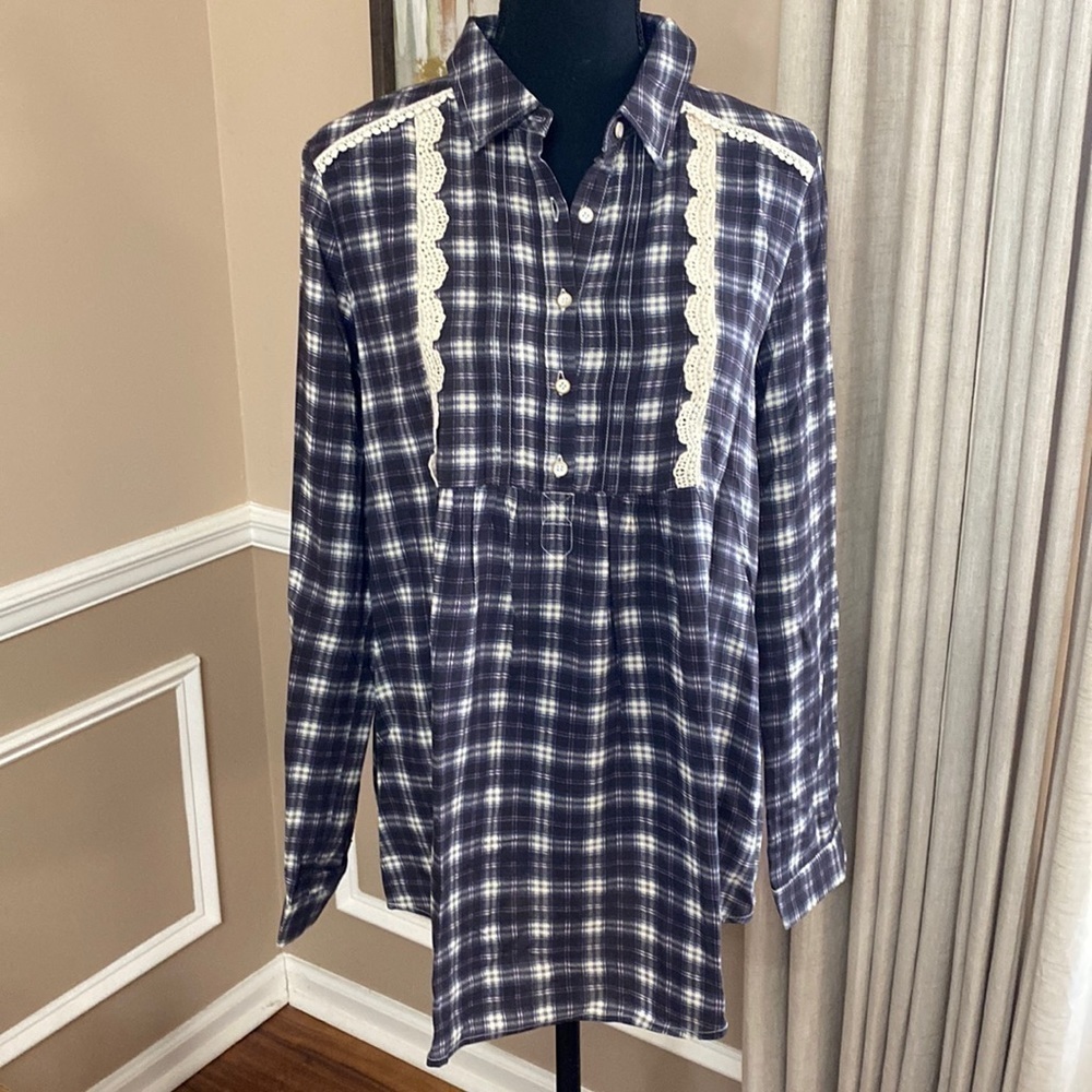 Hem & Thread Lightweight Long Sleeve High Low Top Medium NWT